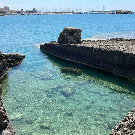 Charming Staying By The Sea דירה